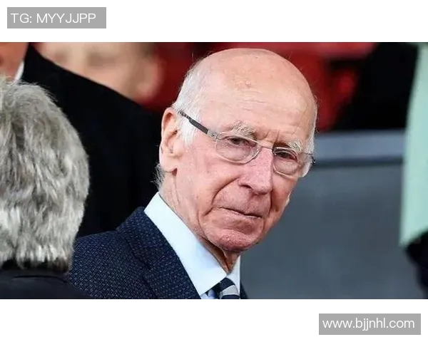 足球传奇博比查尔顿的辉煌生涯与对足球的深远影响